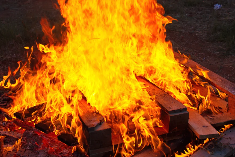 למה מדליקים אש בל"ג בעומר?