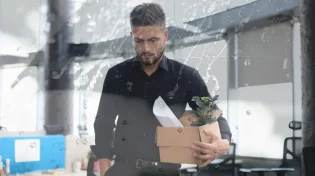 פיטרו אתכם מהעבודה? "שימו עליכם מעיל ומטריה"