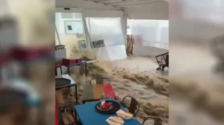 שיטפון עצום הטביע את המסעדה