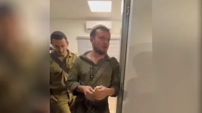 קביעת מזוזה בבסיס לזכות החברים שנפלו