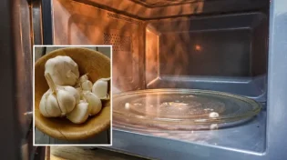 גאוני: למה כדאי לחמם שום במיקרו, לפני שחותכים אותו?