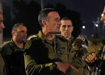 הרמטכ"ל בתחקיר ראשוני בזירת הפיגוע. 