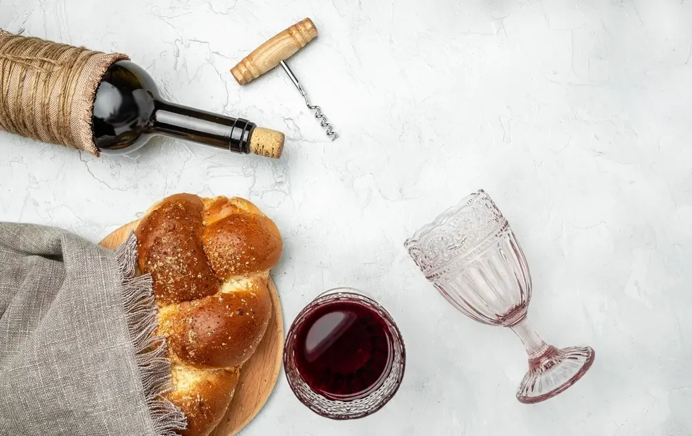 האם מותר לעשות קידוש גם לפני השקיעה? האם מותר לעשות קידוש גם לפני השקיעה?