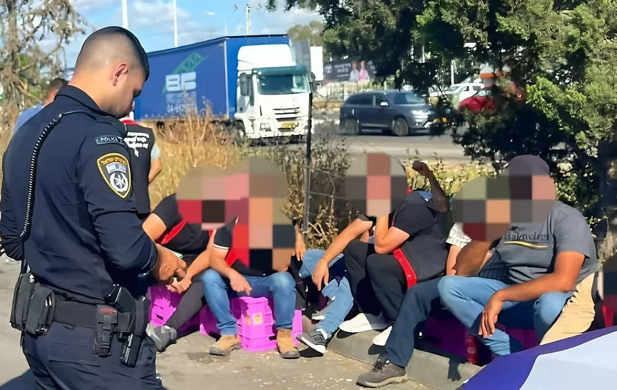 14 שב"חים העובדים ברשת "רמי לוי" בחדרה נעצרו 14 שב"חים העובדים ברשת "רמי לוי" בחדרה נעצרו