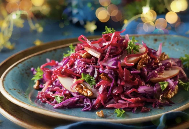 אין יותר טעים מזה: סלט כרוב אסייתי עם הפתעות טובות 