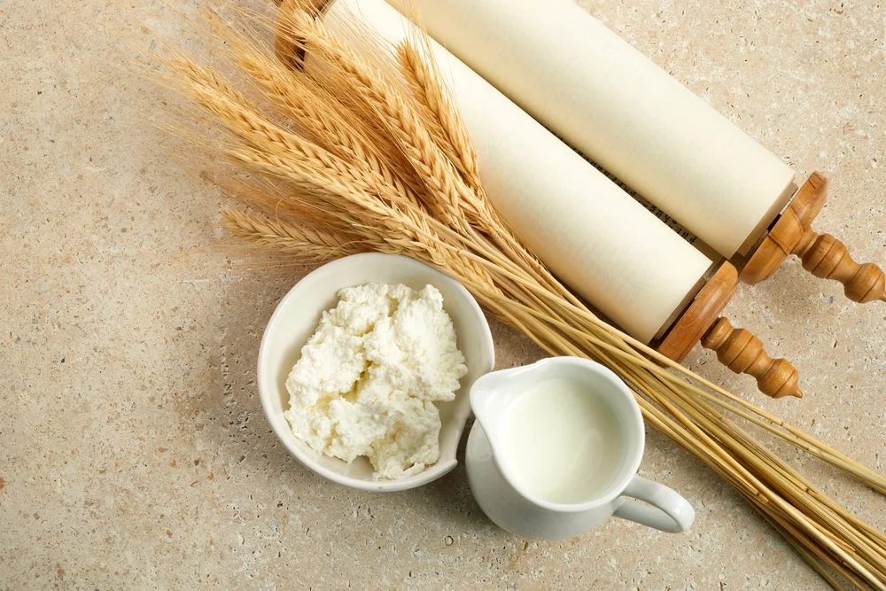 מה מברכים בשבועות?