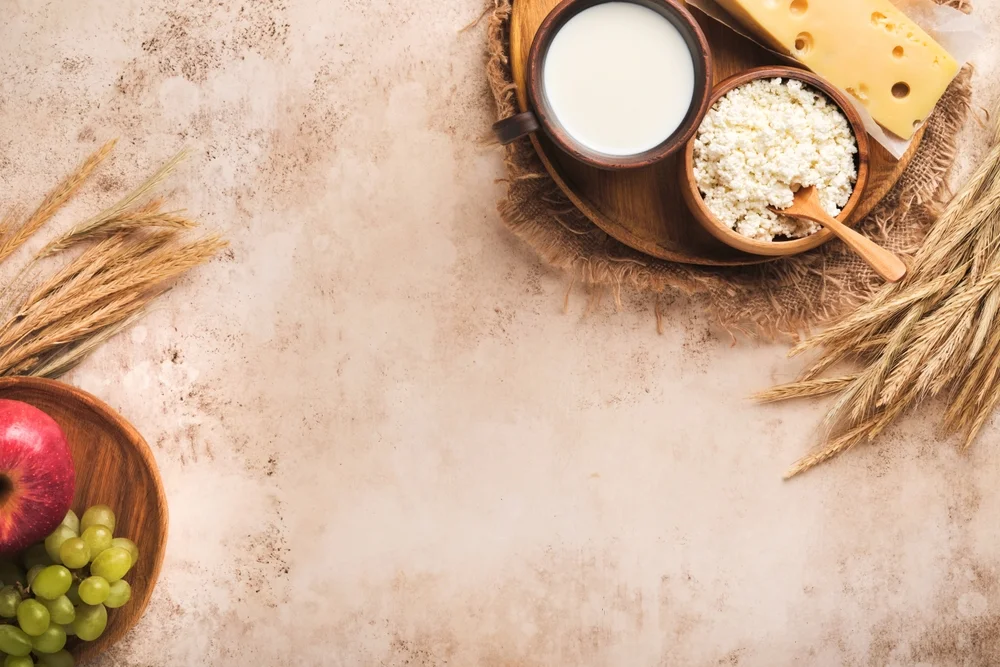 מה אסור לאכול בשבועות?