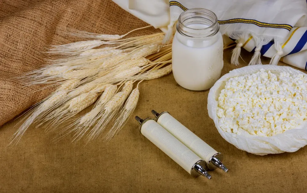 למה אוכלים חלבי בשבועות? למה אוכלים חלבי בשבועות?