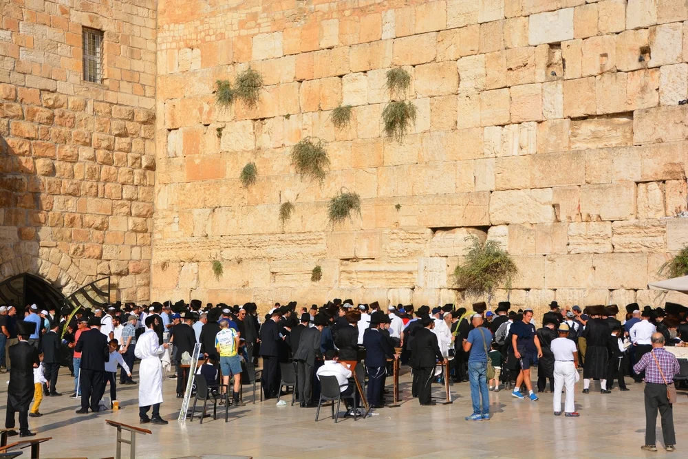 למה נשארים ערים בשבועות?