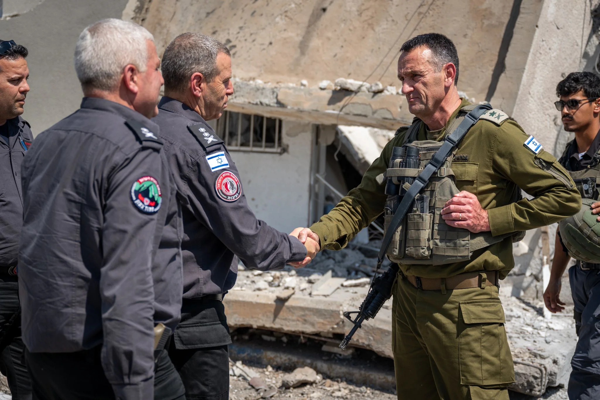 הרמטכ"ל עם נציב כבאות והצלה. הרמטכ"ל עם נציב כבאות והצלה.