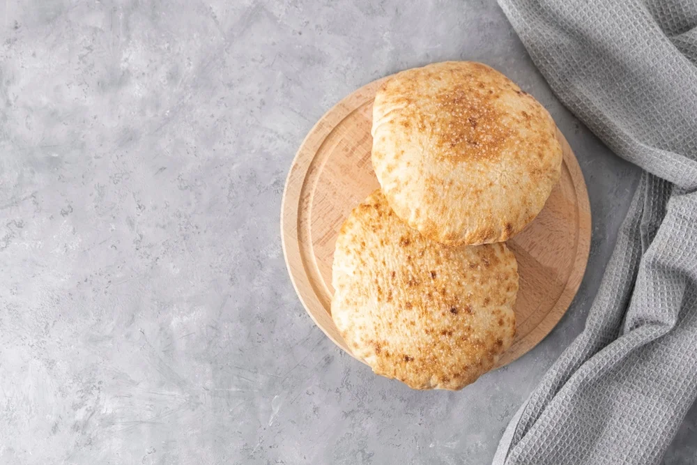 האם מותר לעשות קידוש עם פיתה?