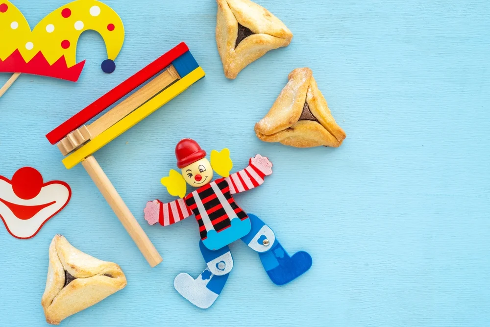 האם דתיים עובדים בפורים?