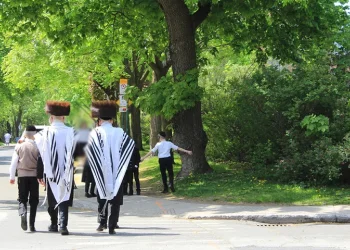 האם דתיים עובדים בחול המועד?