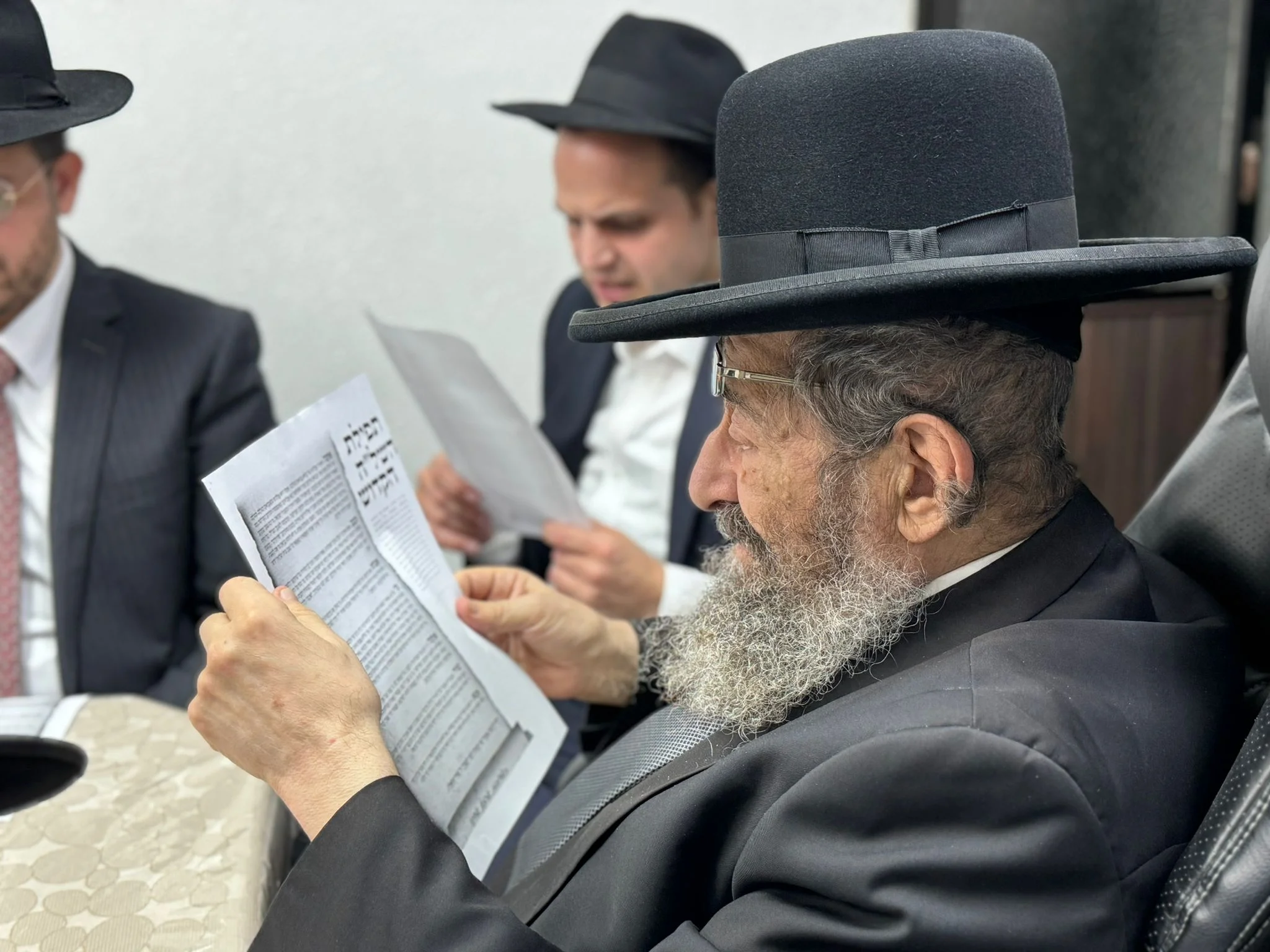 מעמד מרגש: תפילת השל"ה בביתו של רב העיר בני ברק