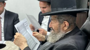 מעמד מרגש: תפילת השל"ה בביתו של רב העיר בני ברק