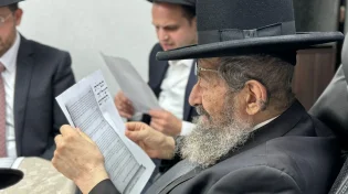 מעמד מרגש: תפילת השל"ה בביתו של רב העיר בני ברק