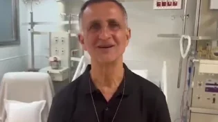 ישתבח שמו: אביה של החטופה בברכת שהחיינו