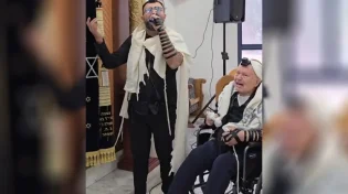 ארון הקודש נפתח והסבא פרץ בבכי