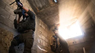 סמוך לטנק: מחבל עם טיל יוצא מהמנהרה
