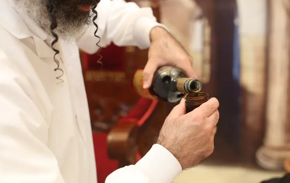 אבא מחלל שבת עושה קידוש, האם יצאתי ידי חובה? אבא מחלל שבת עושה קידוש, האם יצאתי ידי חובה?