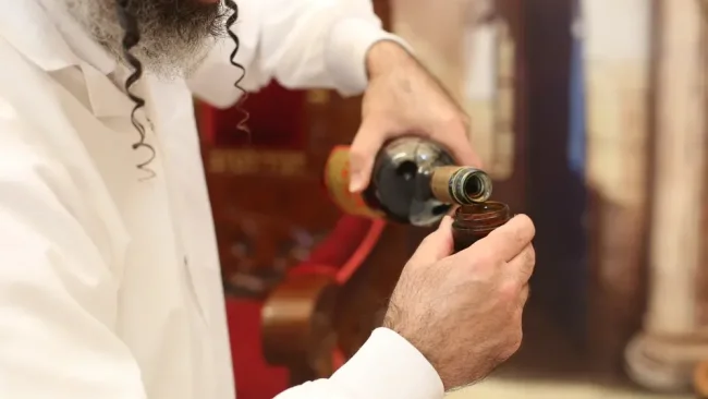 אבא מחלל שבת עושה קידוש, האם יצאתי ידי חובה?