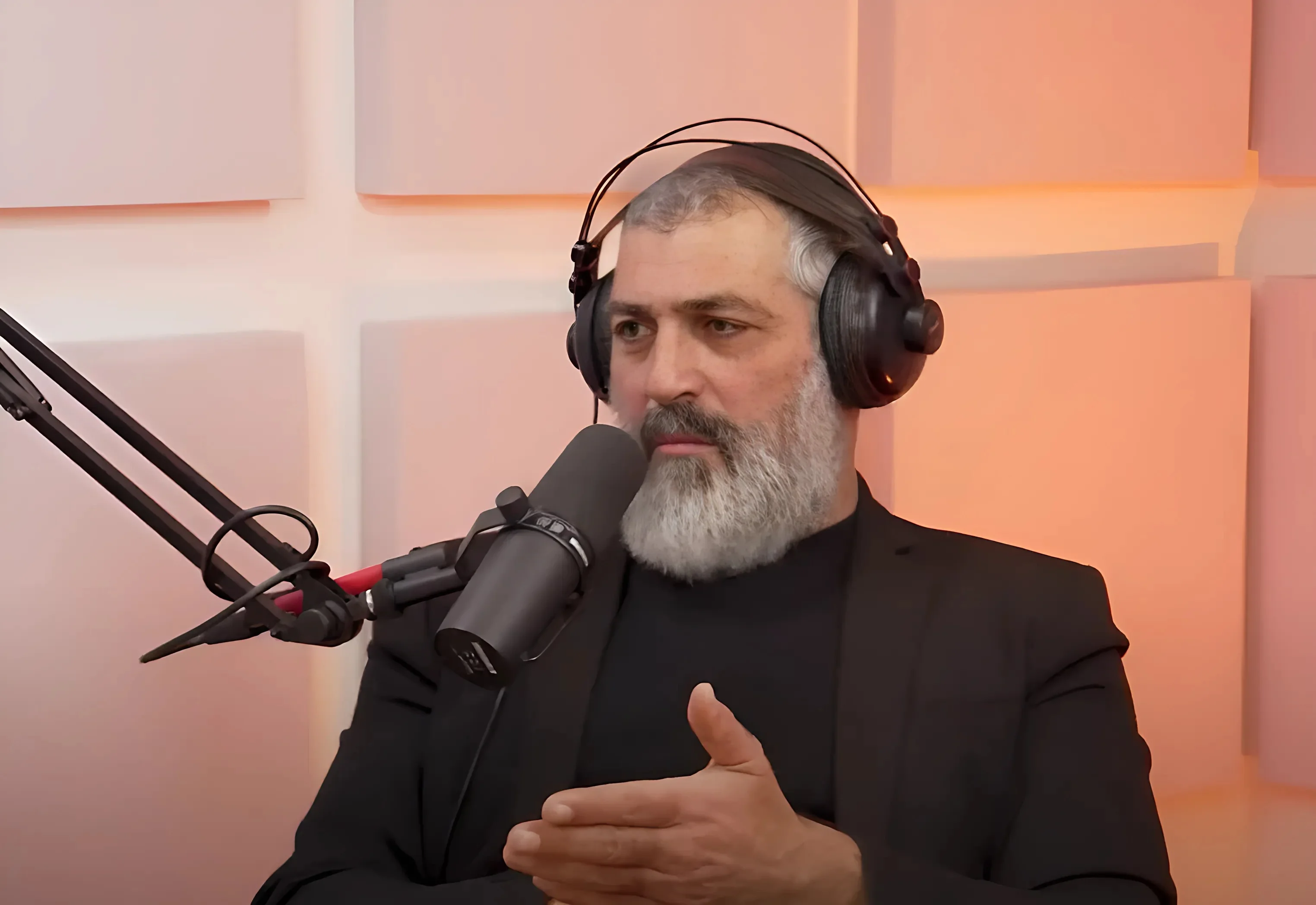 צבי יחזקאלי.