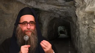 "אסור לעצור את החיים": הרב פינטו על התמודדות עם אובדן