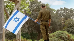חייל שנפצע בשבת, האם מותר להודיע להוריו שיבואו בשבת?
