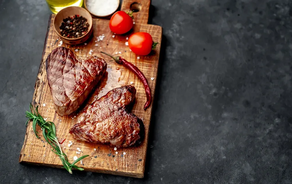 מה יעשה אדם שבירך על גבינה ובסוף הברכה נזכר שאכל בשר?