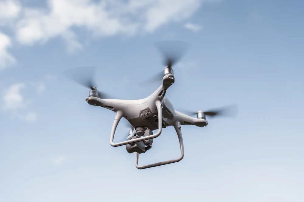 האם מותר להטיס רחפן?