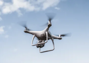 האם מותר להטיס רחפן?