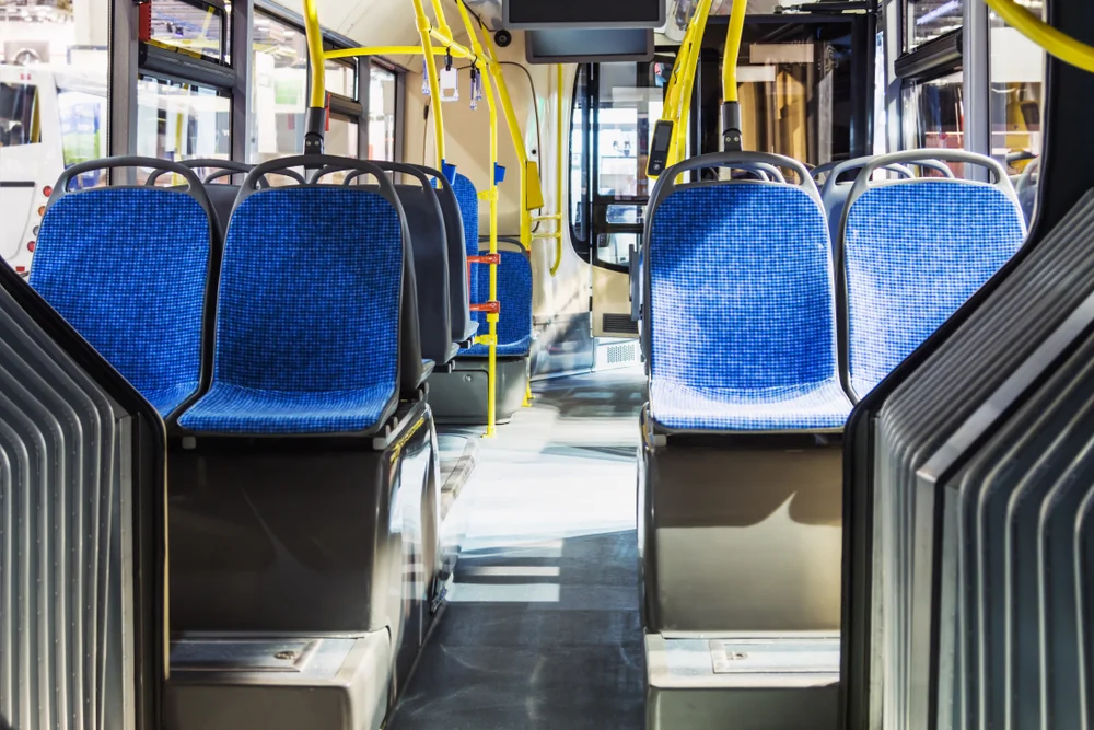 האם מותר לשבת ליד אישה באוטובוס? האם מותר לשבת ליד אישה באוטובוס?