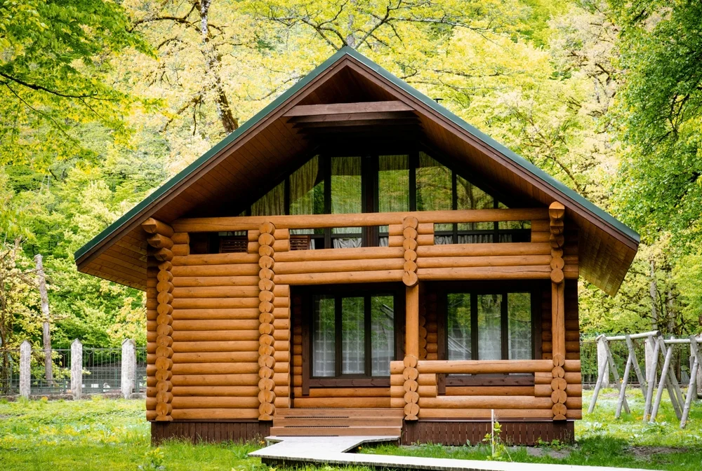 האם מותר להוסיף ילד לחדר בבית מלון או צימר ללא רשות?