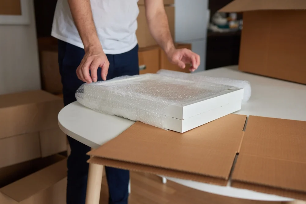 האם מותר לזרוק תמונות של רבנים?