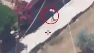 תיעוד מלבנון: המחבלים זוהו, והבניין הופצץ 
