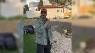 חוש מוזיקלי מדהים: הזמר המפורסם שלוחש לציפורים