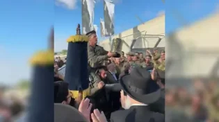 החיילים רקדו עם התורה במקום אליו פרצו המחבלים