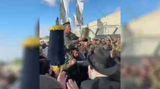 החיילים רקדו עם התורה במקום אליו פרצו המחבלים