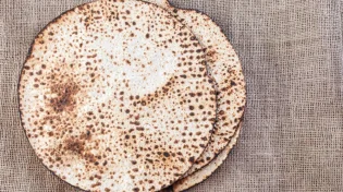 האם מותר לזרוק מצה שמורה?