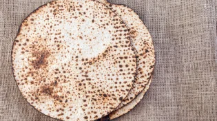 האם מותר לזרוק מצה שמורה?