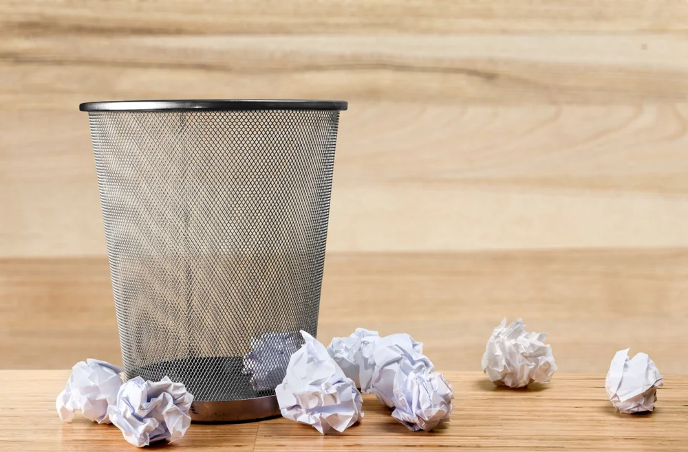 האם מותר לזרוק דפים שכתוב עליהם בס"ד? האם מותר לזרוק דפים שכתוב עליהם בס"ד?