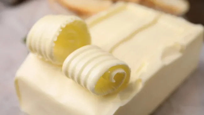 האם מותר לאכול חמאה בחו"ל?