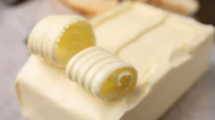 האם מותר לאכול חמאה בחו"ל?