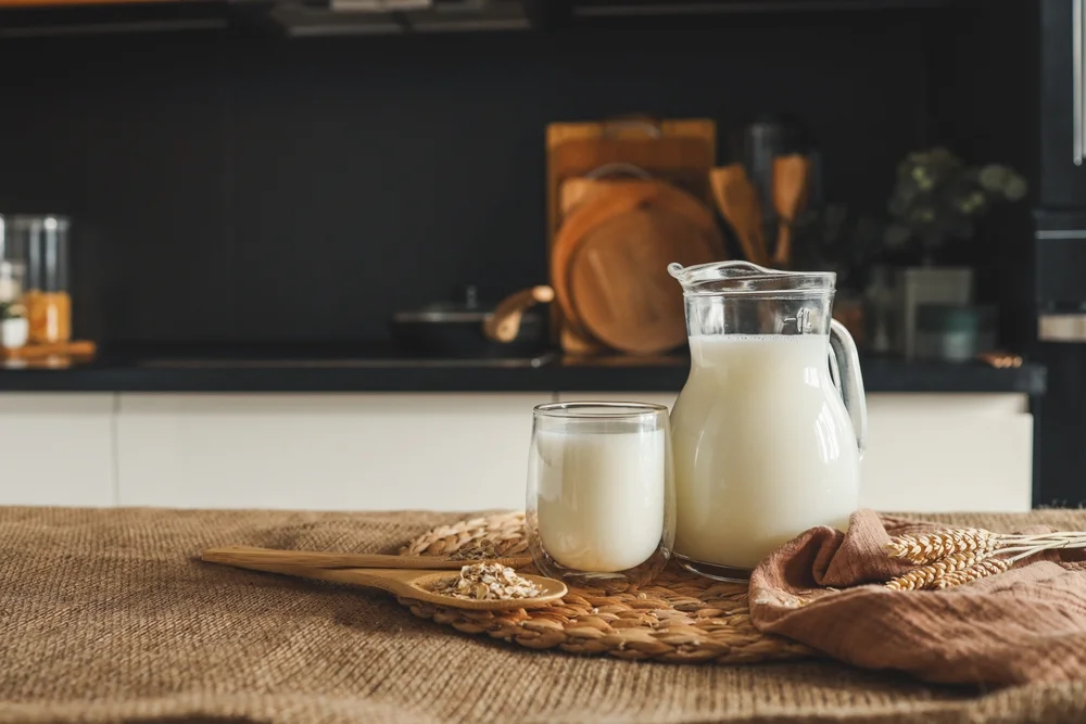 האם מותר לשתות חלב בחו"ל?