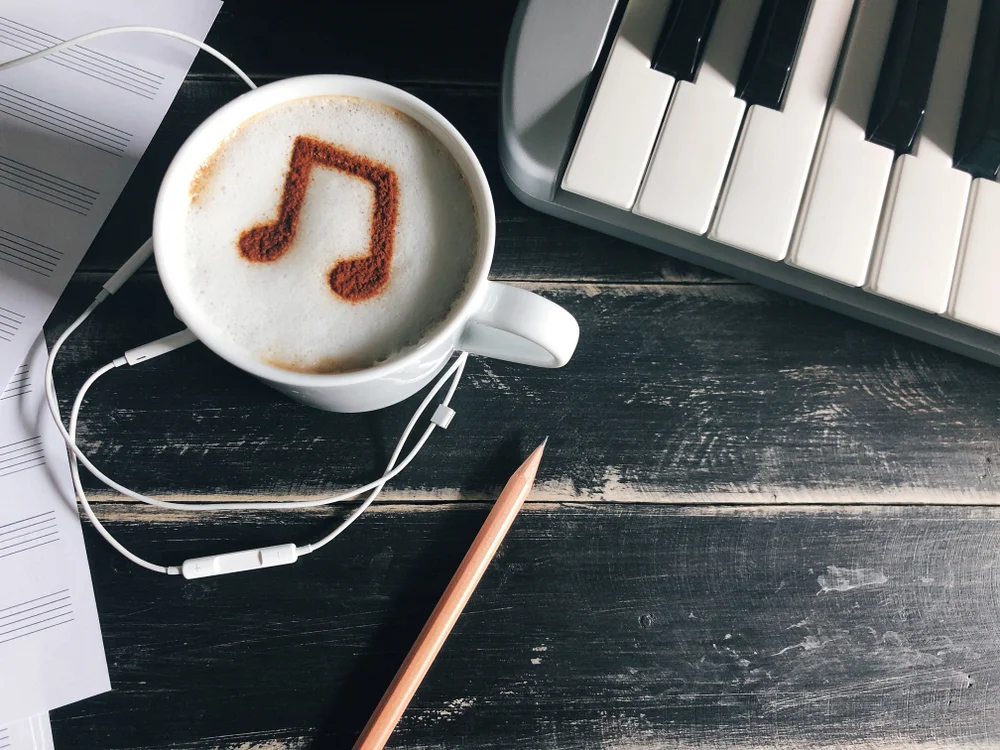 למה אסור לשמוע שירים בשלושת השבועות?