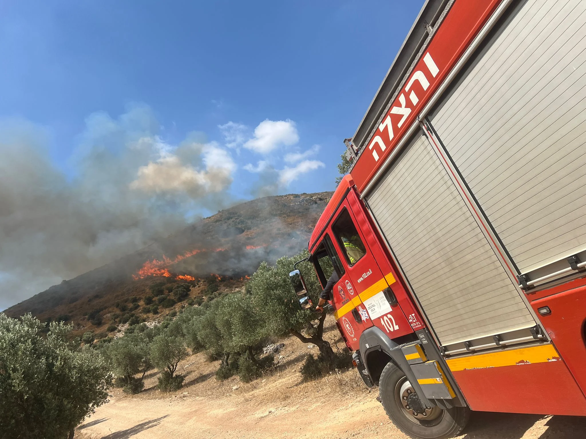 שריפות בגליל בעקבות ירי מלבנון, אזעקות גם במירון שריפות בגליל בעקבות ירי מלבנון, אזעקות גם במירון