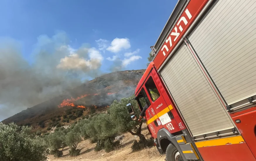 שריפות בגליל בעקבות ירי מלבנון, אזעקות גם במירון שריפות בגליל בעקבות ירי מלבנון, אזעקות גם במירון