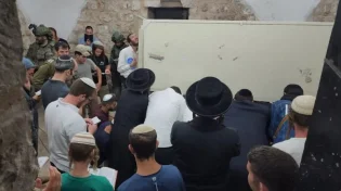 המונים פקדו את קבר יוסף בשכם: תפילות להחזרת החטופים 