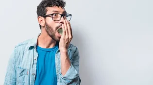 6 סיבות לריח רע מהפה שאולי לא חשבתן עליהן