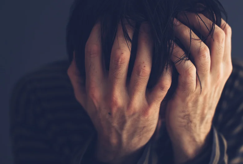 מה קורה לגופנו כשאנחנו מתמכרים, ולמה זה מסוכן לנו?